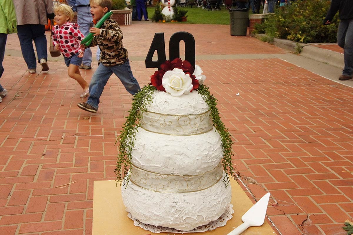 2010 Pumpkin Wedding Cake Topiary Display