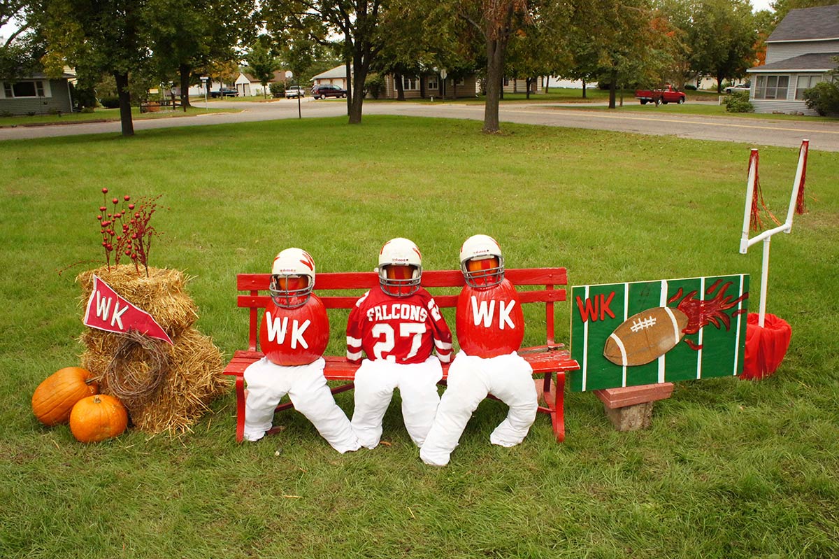 2010 W-K Football Topiary Display