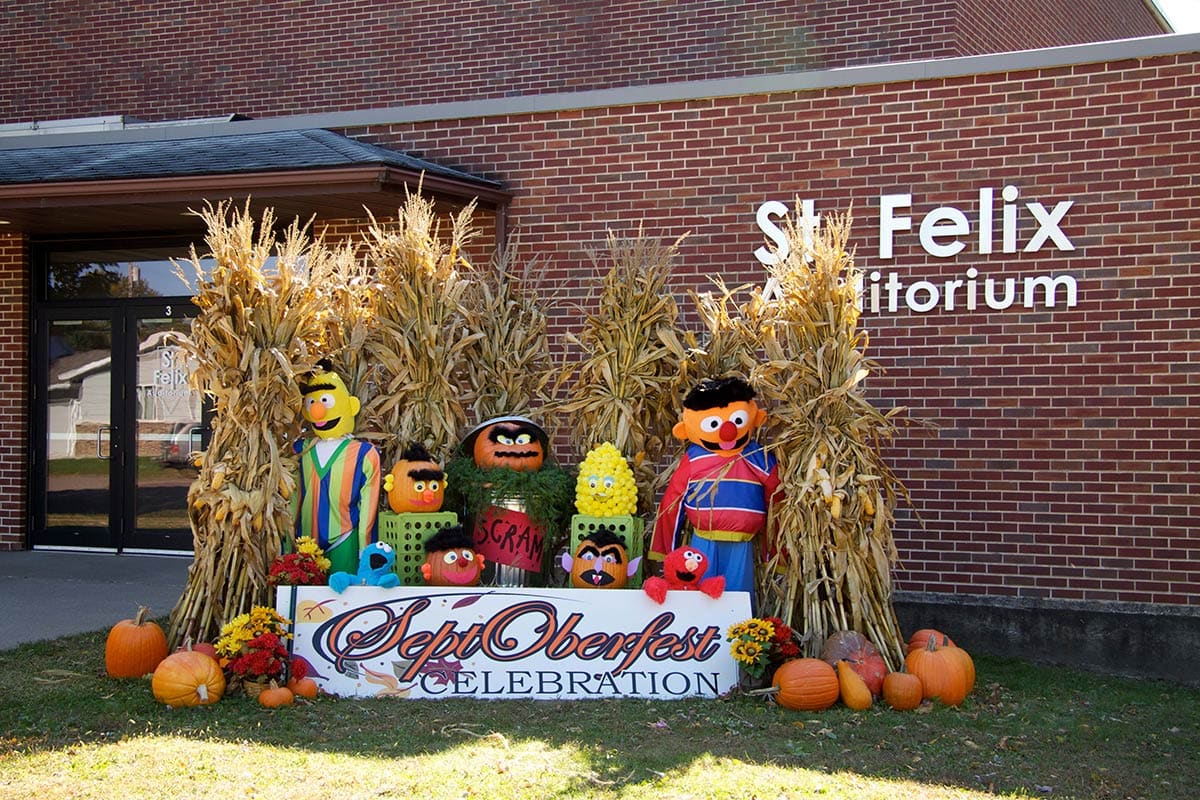 2011 Sesame Street Topiary Display