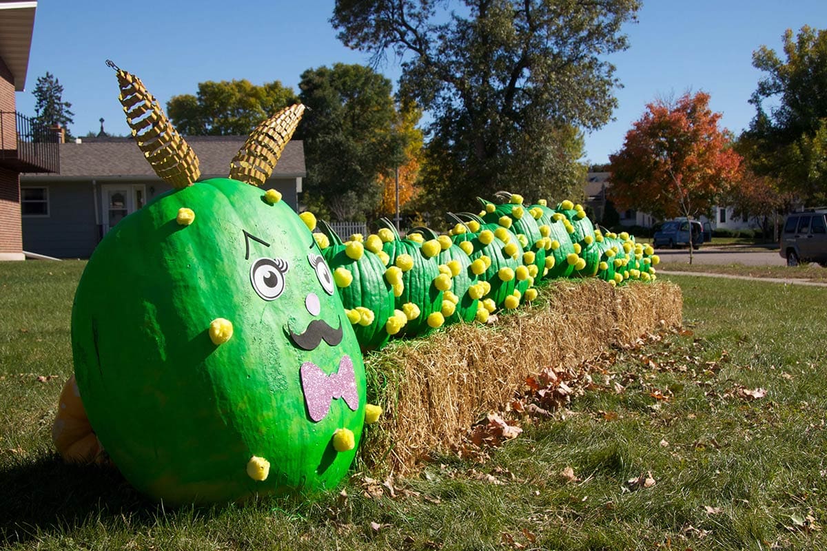 2011 Caterpillar Pumpkin Topiary Display