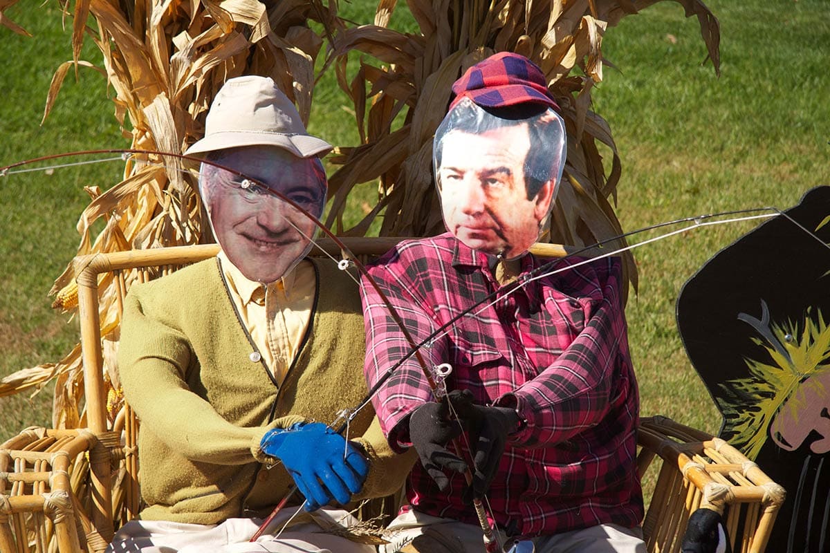 2011 Grumpy Old Men Topiary Display