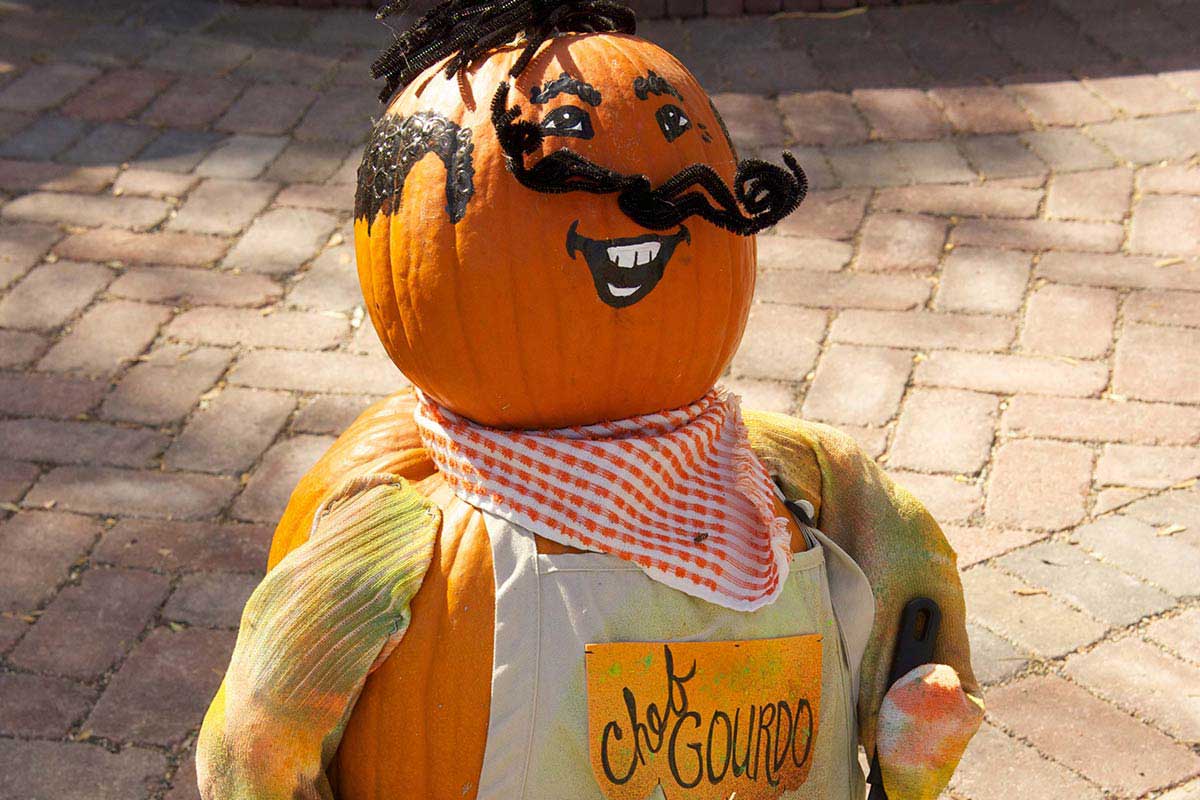 2012 Chef Gourdo Topiary Display