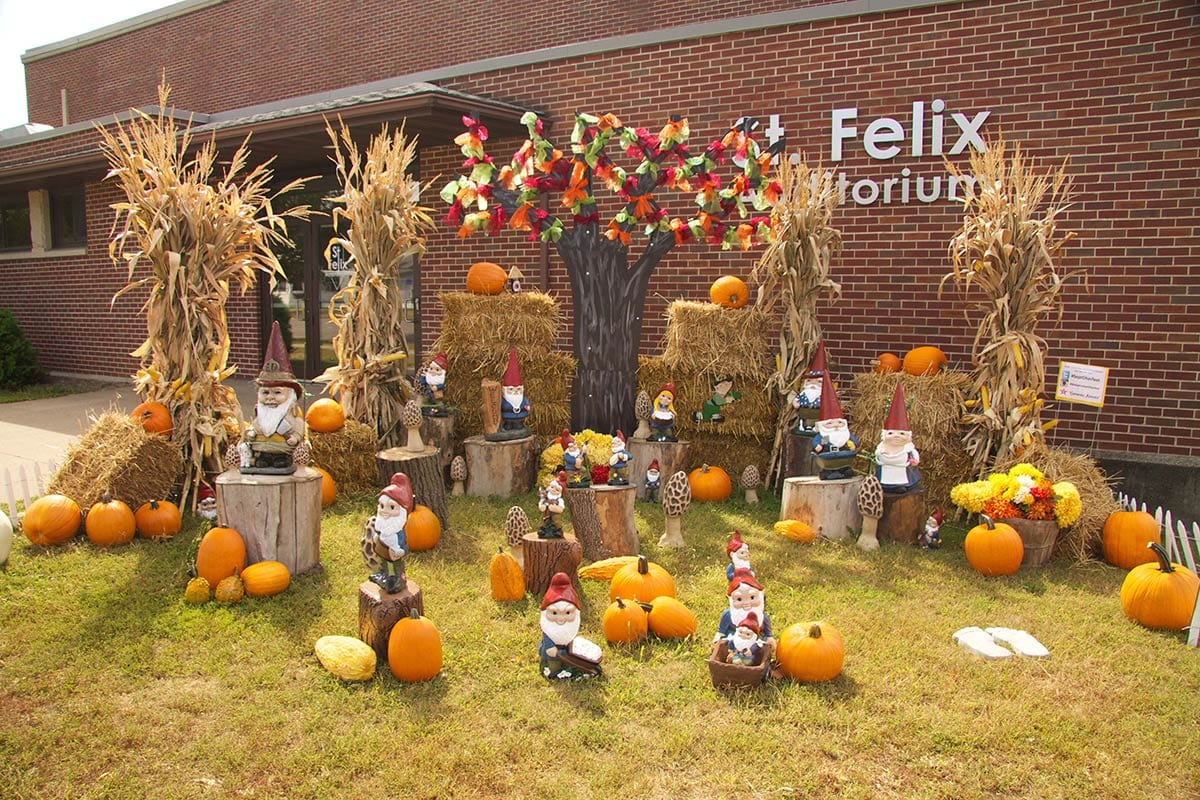 2013 St. Felix Fall Topiary Display