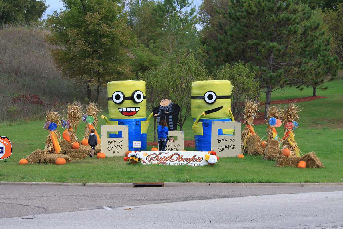 2014 Minion Topiary Display