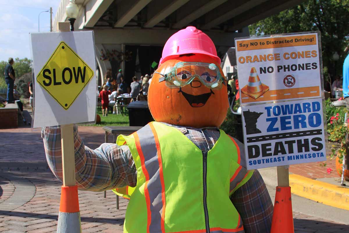 2014 Construction Worker Pumpkin Display