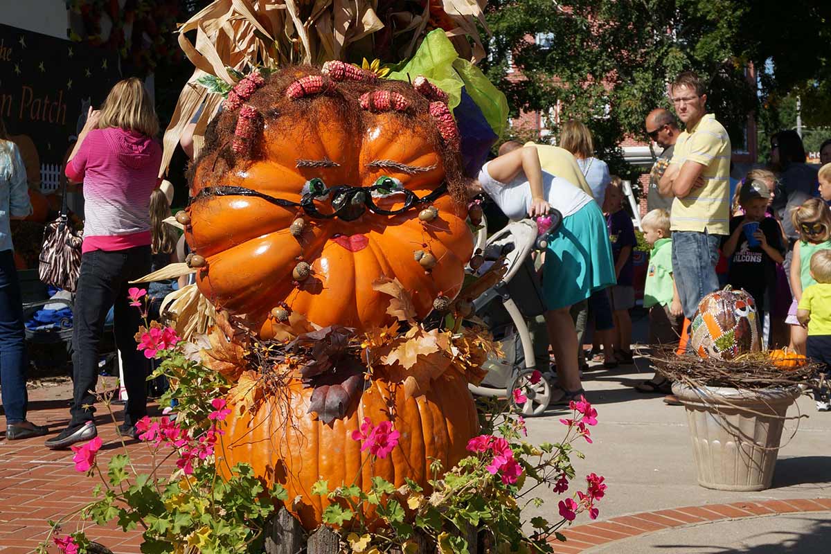 2014 Grandmother Topiary Display